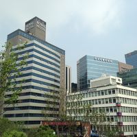 ホテル目の前の明洞聖堂から見たソウルロイヤルホテル