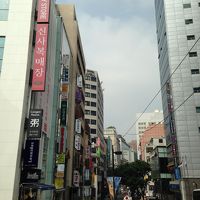 ホテル正面前の道