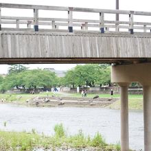 梅の橋。