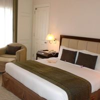 広々としたベッド