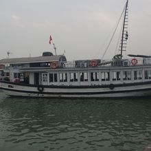 ハロン湾クルーズへ出発