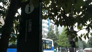 広瀬川付近まで続く仙台中心部の大通り