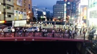 横浜駅西口で一番若者が多い？