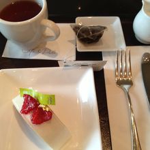 レアチーズケーキとウバ