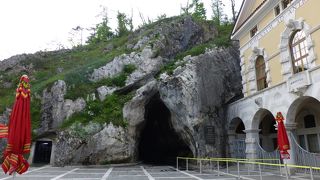 トロッコでの移動