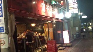 開放的なスペインバル風の飲み屋