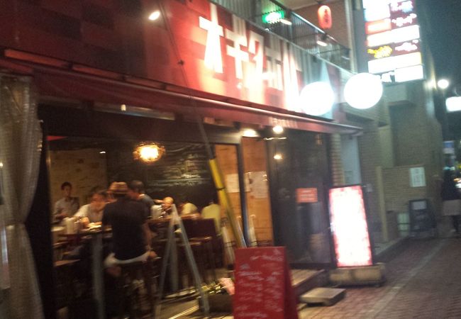 開放的なスペインバル風の飲み屋