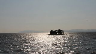 宍道湖に浮かぶ「夕日スポット」！
