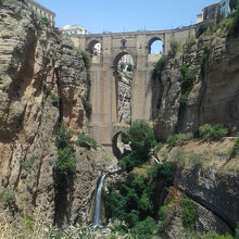 ロンダ、下から