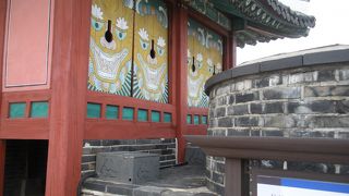 敵を見張る施設