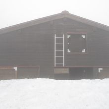 山小屋。2階からも入れる。