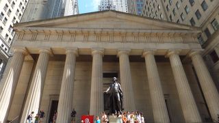 内部は博物館になっている