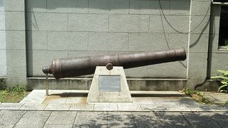 こんなところに大砲？