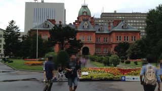 街中に見事な建物です