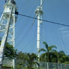 旗を掲げる船の帆を型どったポール