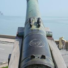 東インド会社の刻印がある砲台