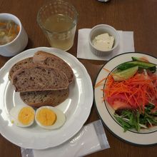 ヘルシーな朝食　グリーンスムジーが美味しかったです　