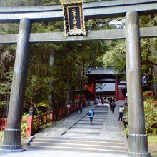 立派な参道が続いていました。