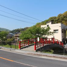 人専用の小さな橋