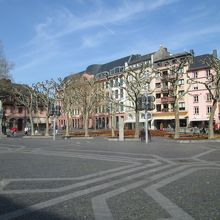 人気の少ない広場