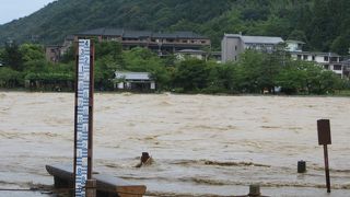 台風11号の影響で桂川は氾濫。