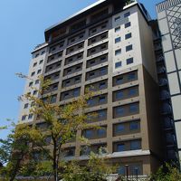 外はモダンな建物ですが中は和のテイスト