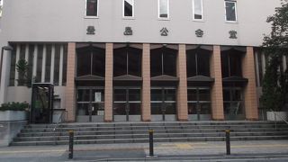 レトロな公会堂もあと暫らく・・・