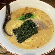 黒一笑醤油らーめん（７４０円）