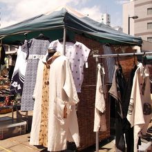 和服古着５００円、千円、立派な物でも２，３０００円です