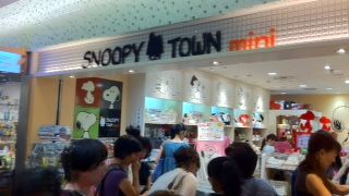 ピーナッツのキャラクターたちに会えます