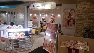 カジュアルな洋食レストラン