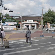 慶州駅です。案内所は駅の右手です・