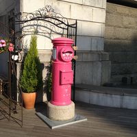 カラコロ工房のピンクポスト