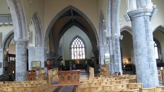 リンチ家の墓もある。