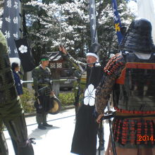 武者姿の人たち　部隊出陣式