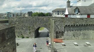 ゴールウェーの歴史を物語る。