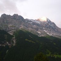 朝焼けのアイガー