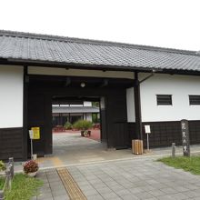 入り口の長屋門