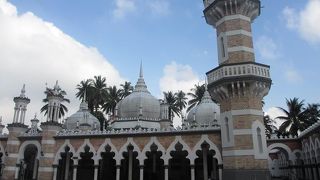 イスラムの雰囲気を肌で感じることができます