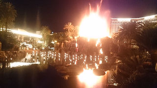 スケールアップした火山