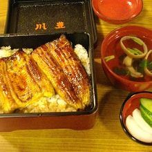 うな重と肝吸いです