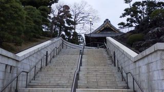 東京ドーム約3.5個分 (16万5000m&sup2;)の広大な公園、成田山公園
