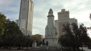 朝8時はほぼ貸し切りだが逆光