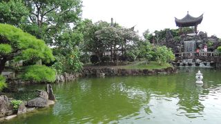 市街地に入場無料の中国庭園