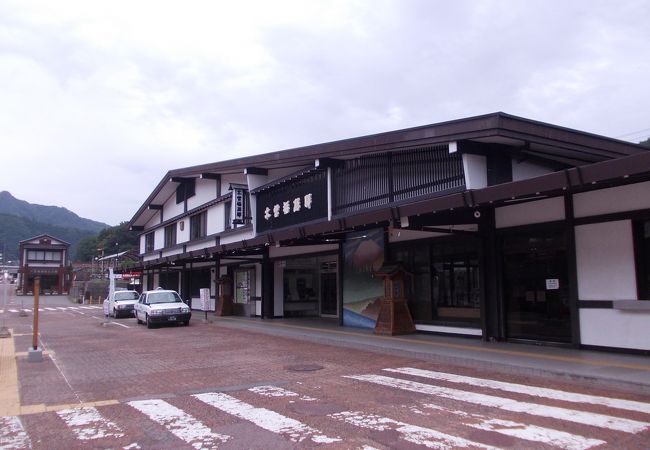 街から少し離れた駅