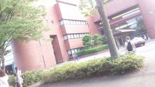 駅から少し歩きます