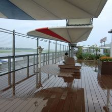 屋上のデッキ。