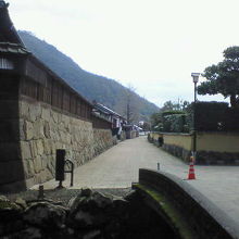 出雲大社の東側の出口から石畳が延びています。