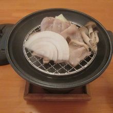 陶板焼きですが、網が敷いてありますので、正確には蒸し焼き？