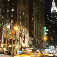 左端がホテル。クライスラービルが見えてニューヨークに来たって